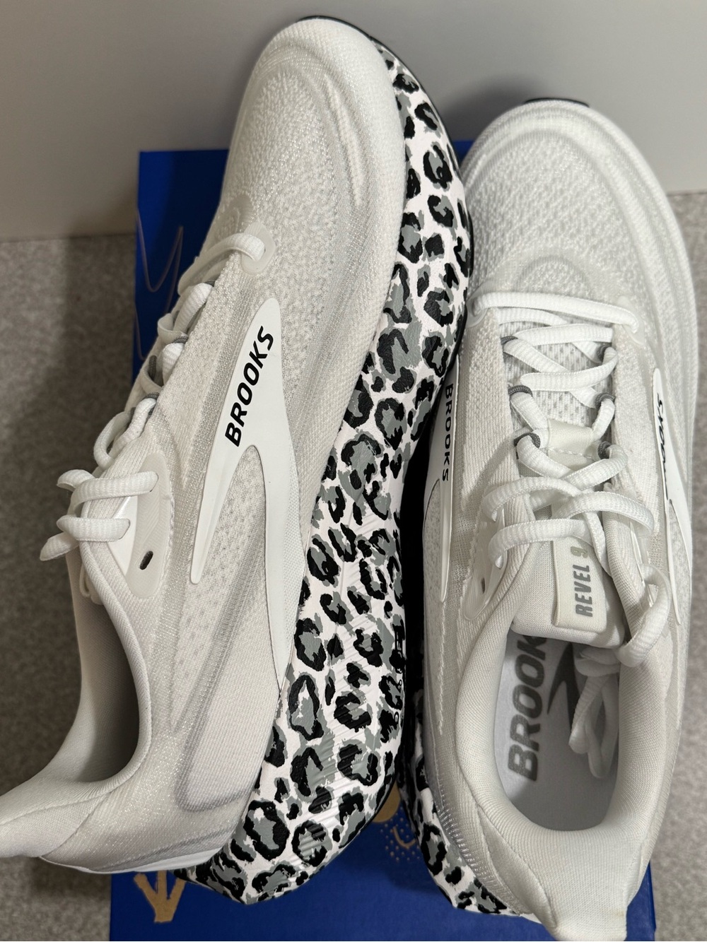 Size 10 - Brooks Revel 9 Black White Gray Leopard Print Women's Sneakers - Picture 5 of 10